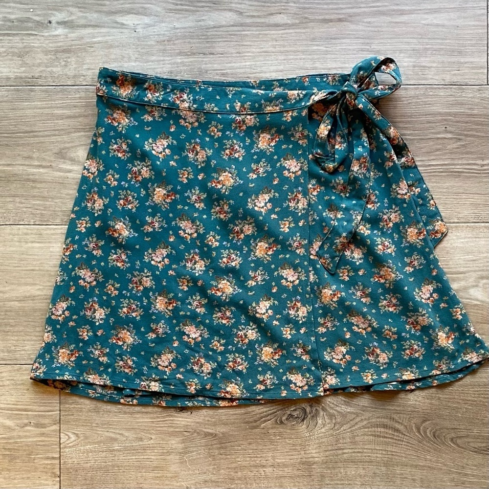 NWT American Eagle Floral Wrap Skirt